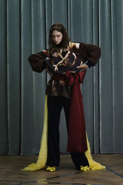 Look 16